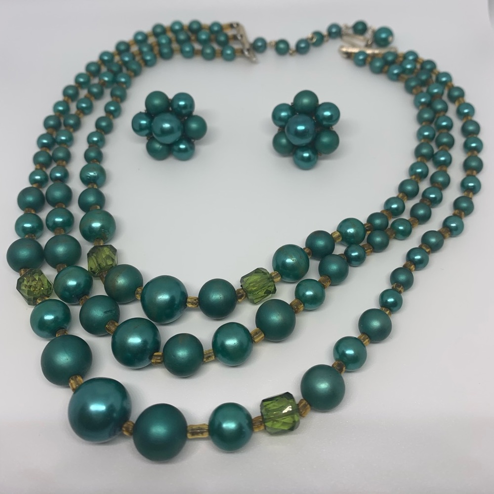 2 pc. Green/Jade Colored Pearl Jewelry Set
